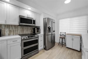 850 138th Ave , Pembroke Pines, FL 33027 - MLS#A11992674