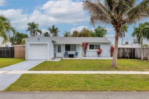 819 32nd Ave , Hollywood, FL 33021 - MLS#A11992771