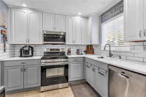 819 32nd Ave , Hollywood, FL 33021 - MLS#A11992771