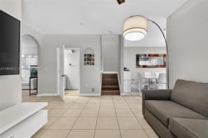 9807 Nw 88th Ter Doral, FL 33178 - MLS#A11992812