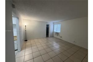 7010 Nw 186th St 5-121a, Hialeah