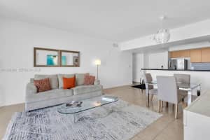 140 Dixie Hwy , Hollywood, FL 33020 - MLS#A11992989