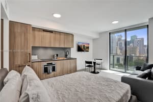 121 Ne 5 1404, Miami