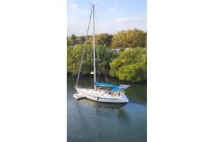 3401 N Country Club Dr 402, Aventura