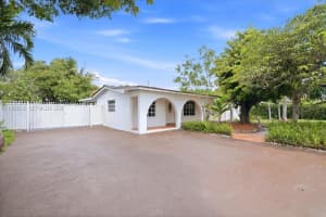 1271 W 83rd St, Hialeah