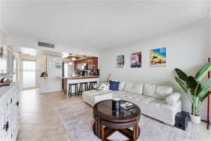 333 21st Ave , Deerfield Beach, FL 33441 - MLS#A11993031