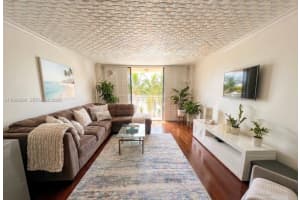 2450 Ne 135th St 103, North Miami