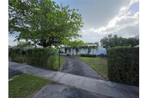 13825 Monroe St, Miami