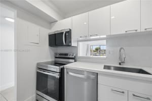 10431 Kendall Dr , Miami, FL 33176 - MLS#A11993157