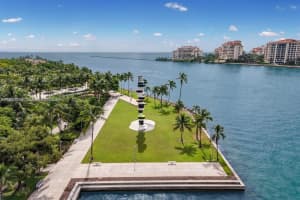 300 Pointe Drive , Miami Beach, FL 33139 - MLS#A11993159