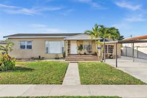 340 W 55th St, Hialeah