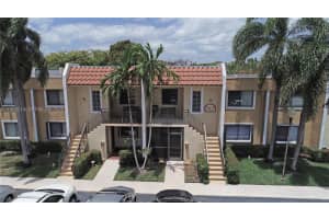 434 Lakeview Dr 205, Weston