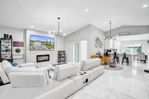 372 W Riverbend Dr Sunrise, FL 33326 - MLS#A11993233