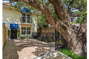 3274 Gifford Ln , Miami, FL 33133 - MLS#A11993252