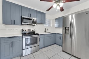 1800 Sw 25th St 2305, Miami