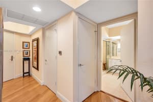 20000 Country Club Dr , Aventura, FL 33180 - MLS#A11993320