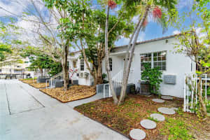 8335 Crespi Blvd , Miami Beach, FL 33141 - MLS#A11993341