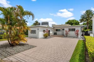 9517 Bay Dr , Surfside, FL 33154 - MLS#A11993342