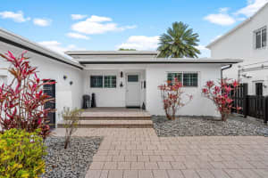 9517 Bay Dr , Surfside, FL 33154 - MLS#A11993342