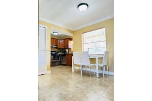 1300 Moffett St , Hallandale Beach, FL 33009 - MLS#A11993353