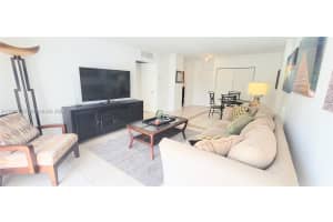 400 Kings Point Dr , Sunny Isles Beach, FL 33160 - MLS#A11993375