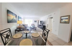 400 Kings Point Dr , Sunny Isles Beach, FL 33160 - MLS#A11993375