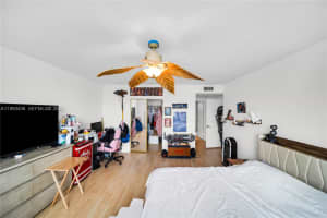 3800 Hillcrest Dr , Hollywood, FL 33021 - MLS#A11993436