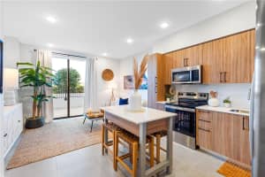 208 Federal Hwy , Pompano Beach, FL 33062 - MLS#A11993478