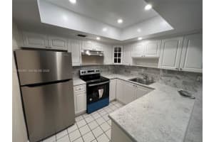2605 47th Ter , Lauderdale Lakes, FL 33313 - MLS#A11993480