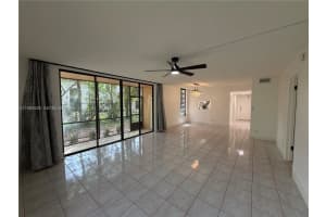 400 Commodore Dr , Plantation, FL 33325 - MLS#A11993528