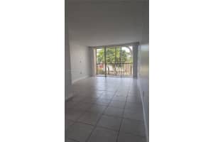 8810 Fontainebleau Blvd , Miami, FL 33172 - MLS#A11993579