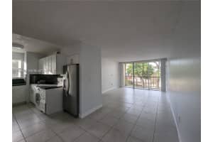8810 Fontainebleau Blvd , Miami, FL 33172 - MLS#A11993579