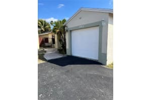 MLS# A11993622, Hialeah, Florida 33015