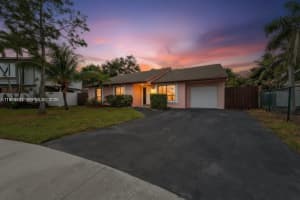 3930 Nw 79th Way, Davie