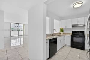 2821 Somerset Dr APT 302, Lauderdale Lakes, FL 33311, - MLS#A11993629