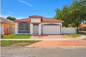 8852 Nw 147th Ln, Miami Lakes