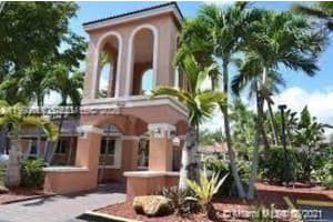 7200 Nw 179th St 303, Hialeah