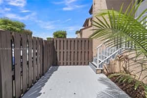 425 W Park Dr 12 Miami, FL 33172 - MLS#A11993737