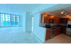 7501 E Treasure Dr 8b, North Bay Village