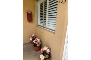 411 S Crescent Dr 105, Hollywood