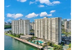 500 Bayview Dr , Sunny Isles Beach, FL 33160 - MLS#A11993822