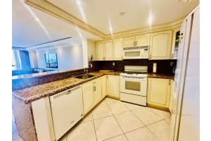 2555 Collins Ave , Miami Beach, FL 33140 - MLS#A11993850
