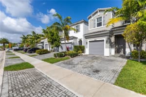 4813 48th Ter , Tamarac, FL 33319 - MLS#A11993927