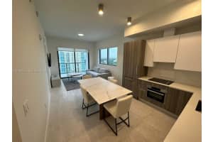 239 Sw 9th St 2002, Miami