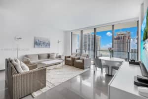 68 6th St , Miami, FL 33131 - MLS#A11994079