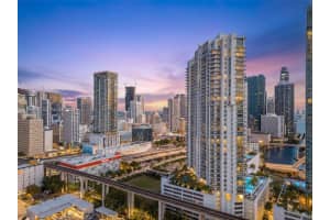 90 Sw 3rd St 1105, Miami