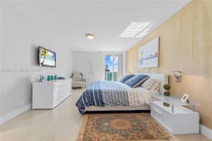 100 Bayview Dr , Sunny Isles Beach, FL 33160 - MLS#A11994216