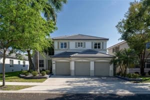 910 Sunflower Cir, Weston