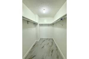 800 Parkview Dr , Hallandale Beach, FL 33009 - MLS#A11994281