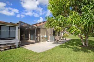 524 Village Lake Dr , Weston, FL 33326 - MLS#A11994317